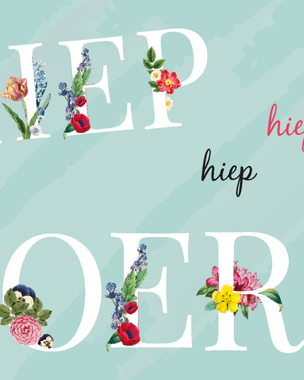 Wenskaart hiep hoera in bloemenletters