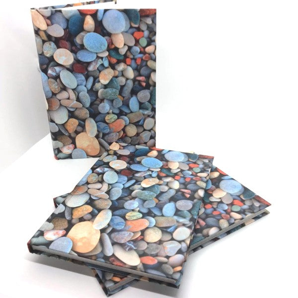 Livre A5 à couverture rigide - cailloux