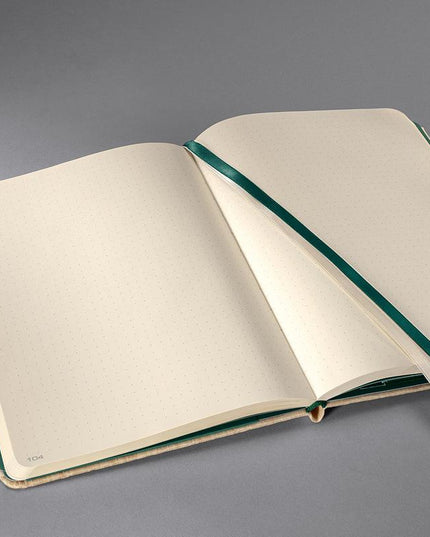 Boek met bamboe kaft, gelijnd