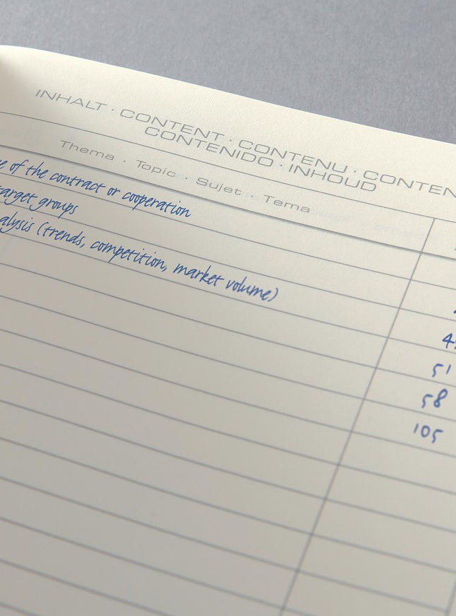 Livre à couverture en bambou, à pois