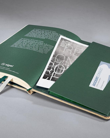 Boek met bamboe kaft, gelijnd