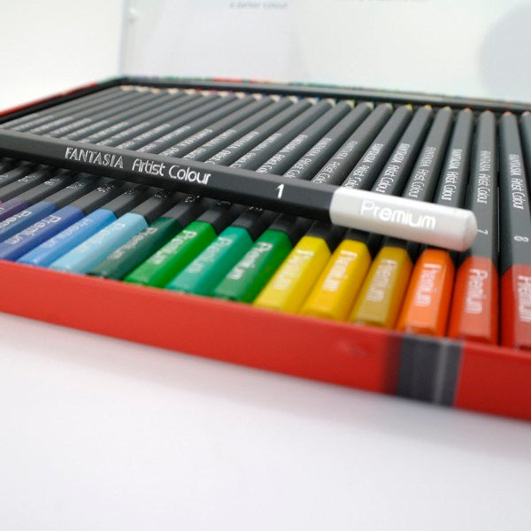 Tin box with 24 colored pencils