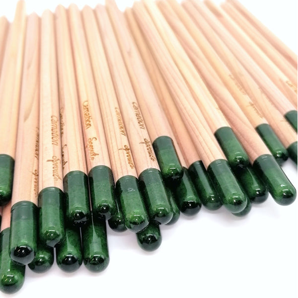 Round colored pencil with seeds - red: carnation