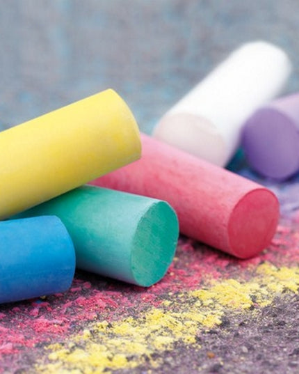 plastic box with 50 chalk sticks - assorted colours