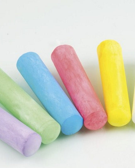 plastic box with 50 chalk sticks - assorted colours