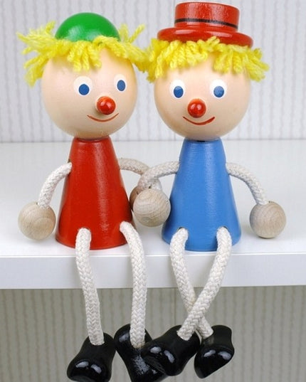 zitfiguur jongen, gekleurd