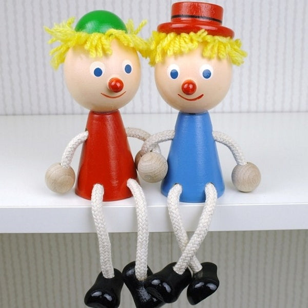 zitfiguur jongen, gekleurd