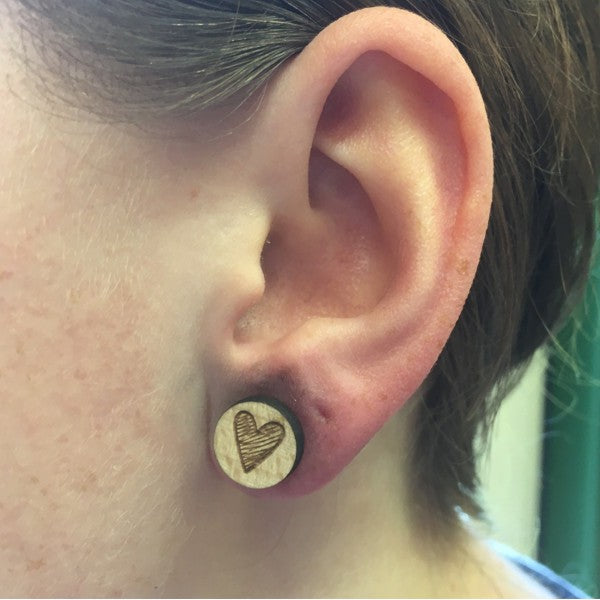 Houten oorbellen - Hartjes 2