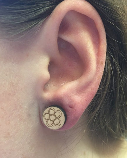 Houten oorbellen - Bloem 1