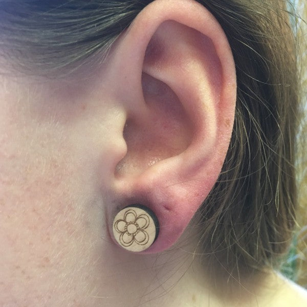 Houten oorbellen - Bloem 1