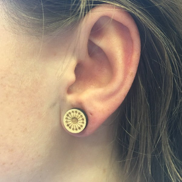 Houten oorbellen - Bloem 3