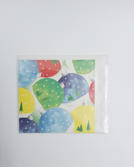 Vierkante kerstkaart kerstballen kleur