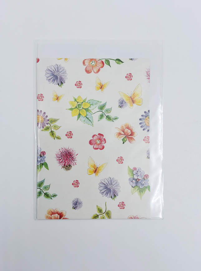 Wenskaart bloemen met vlinders