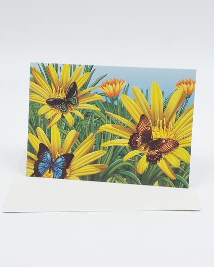 Wenskaart vlinders en gele bloemen