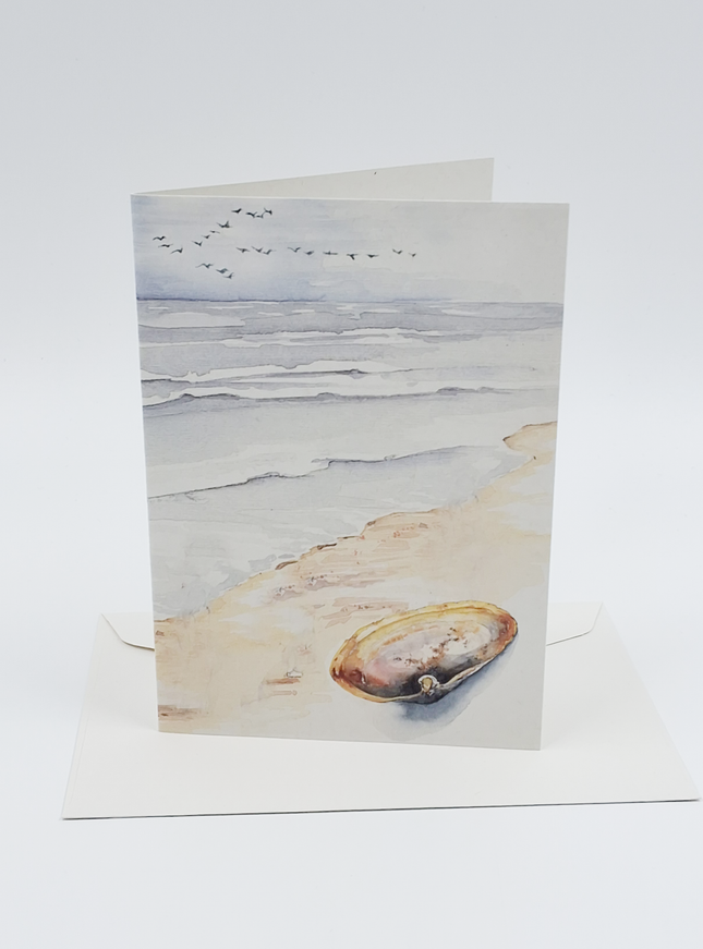 Wenskaart strand met schelp