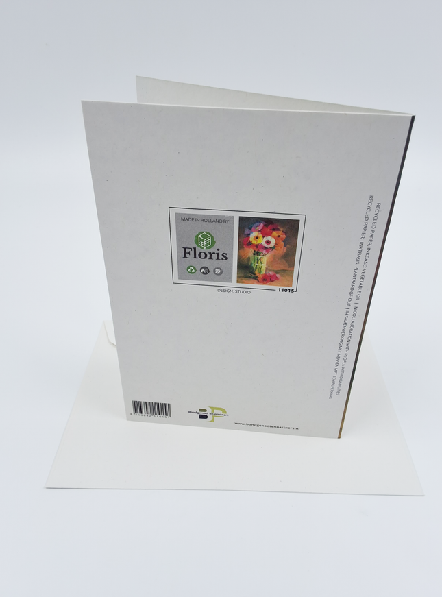 Wenskaart vaas met boeket op tafel