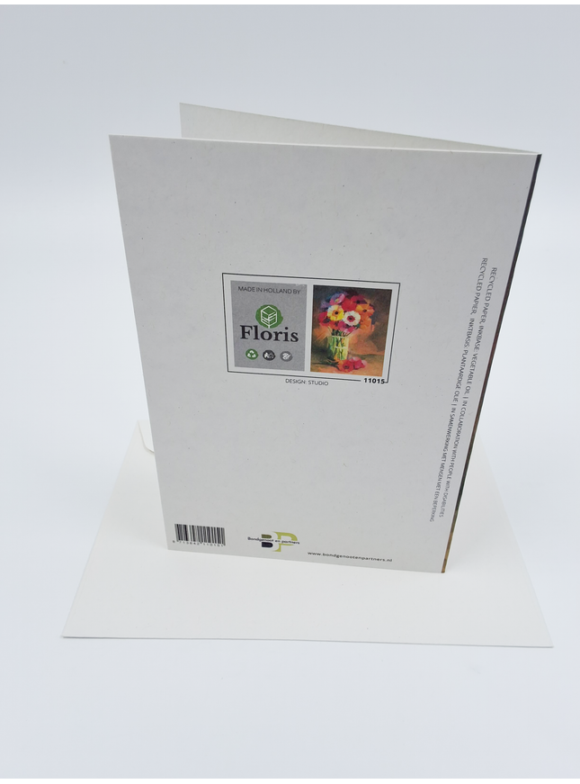 Wenskaart vaas met boeket op tafel