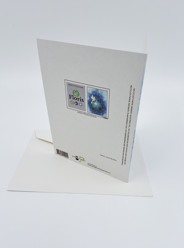 Wenskaart vredesduif op kerstbal