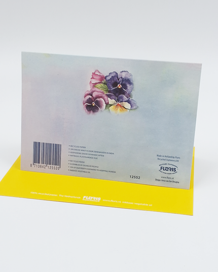 Wenskaart kop en schotel viooltjes