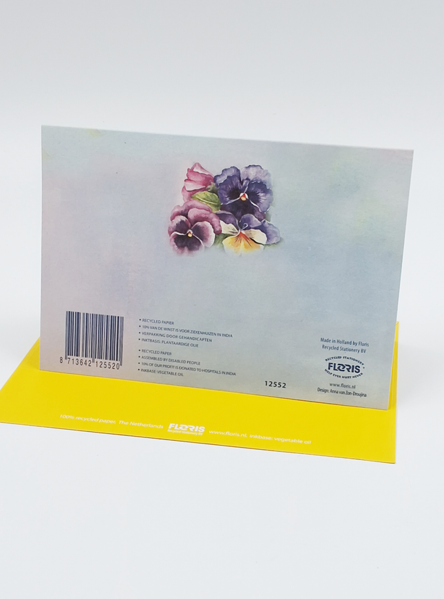 Wenskaart kop en schotel viooltjes