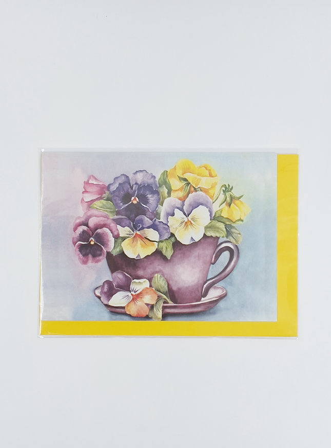 Wenskaart kop en schotel viooltjes