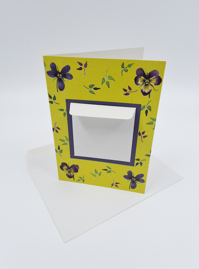 Wenskaart geld envelop 4 blauwe violen