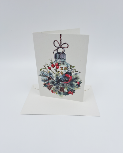 Wenskaart kerstbal met vogel