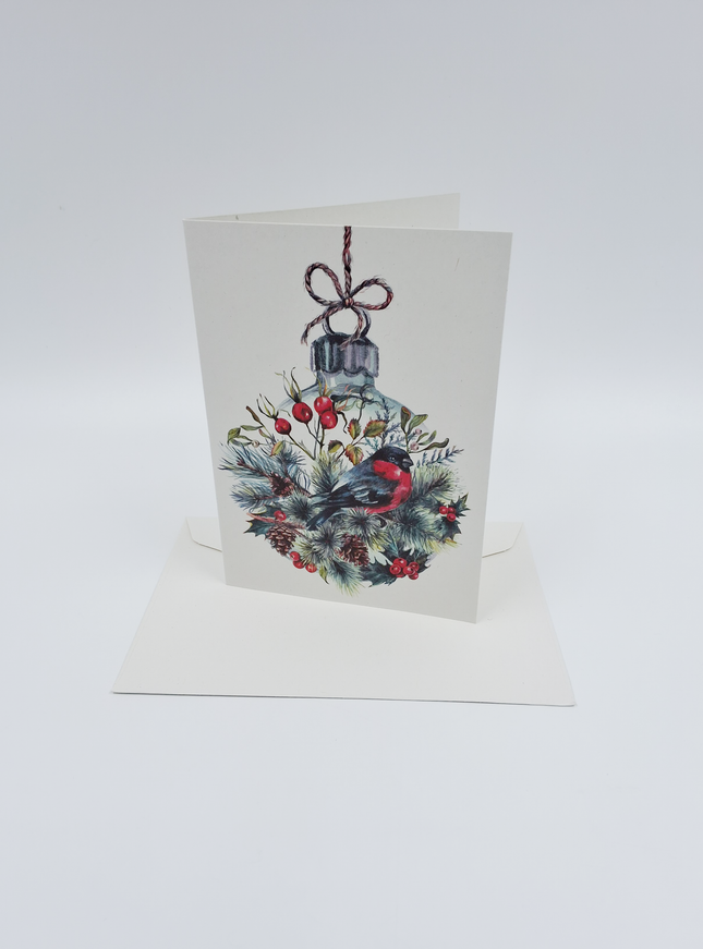 Wenskaart kerstbal met vogel