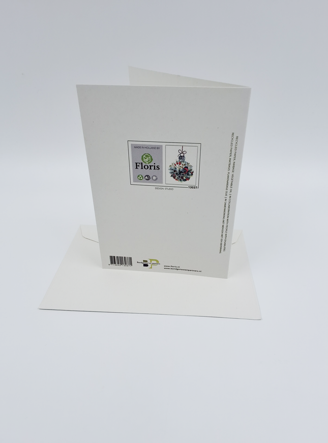 Wenskaart kerstbal met vogel