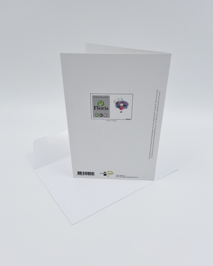 Wenskaart kind met blauwe knuffel