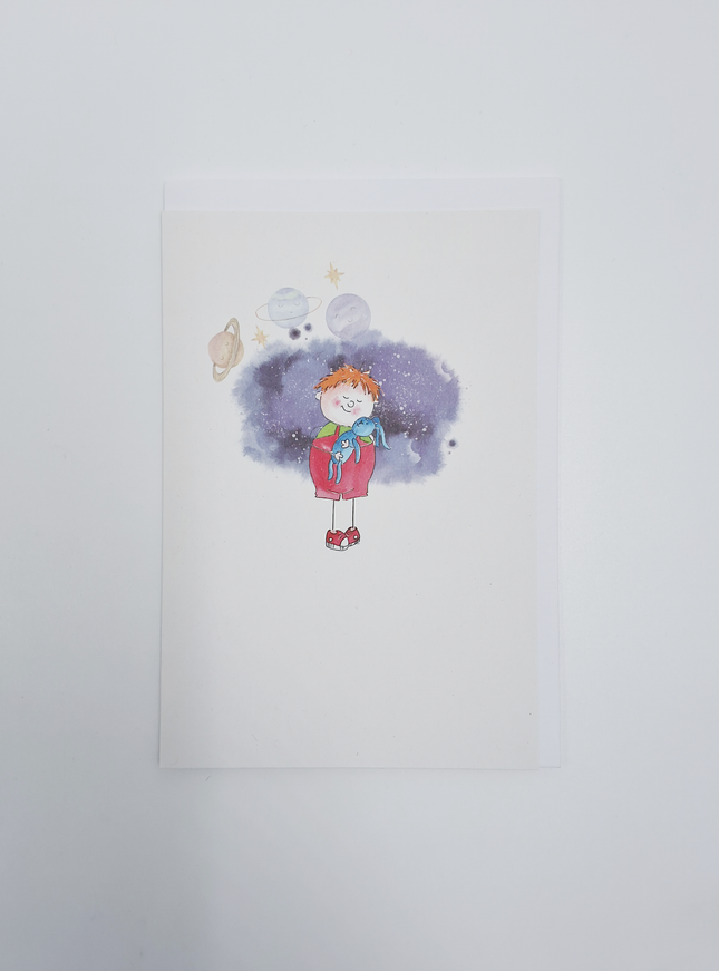 Wenskaart kind met blauwe knuffel